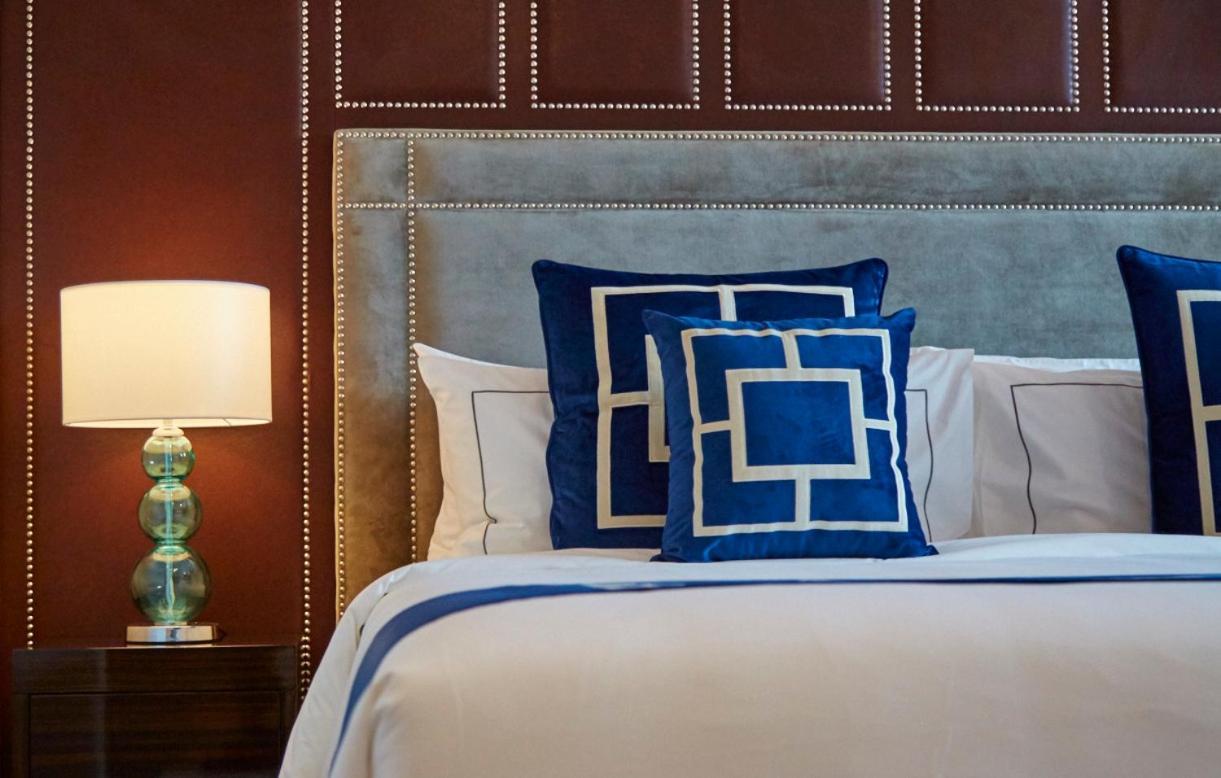 The Face Style Hotel Κουάλα Λουμπούρ Εξωτερικό φωτογραφία A bed with a headboard